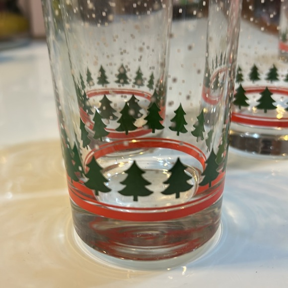 Set of 6 vintage Christmas holiday trees falling snow highball glasses - Picture 5 of 6